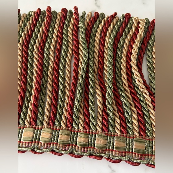 Bouillon fringe red green remnants 64” - Picture 5 of 5